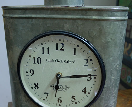 SR Table Clock